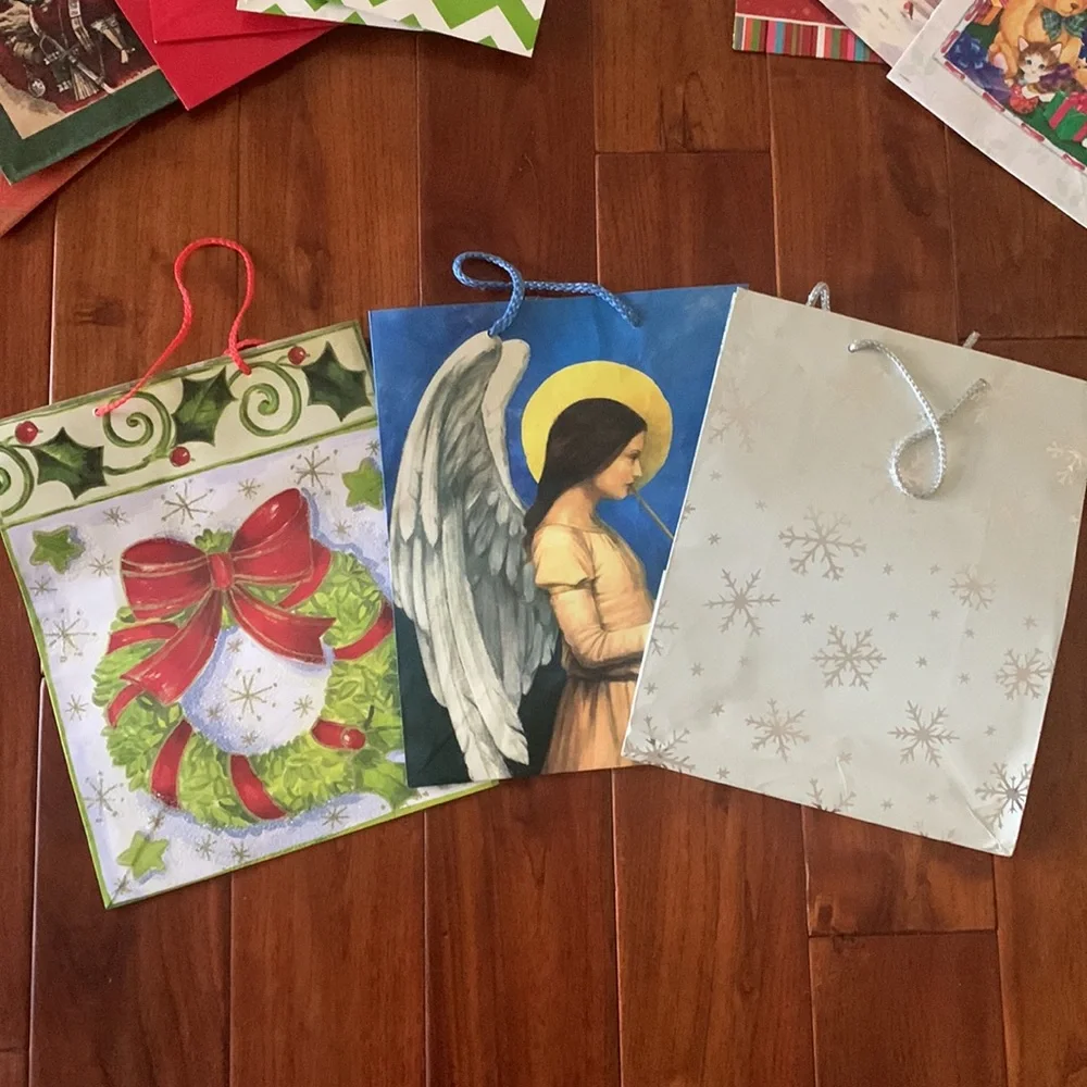 CHRISTMAS GIFT BAG BUNDLE 25+ Bags Gift Tags & Tissue All Sizes